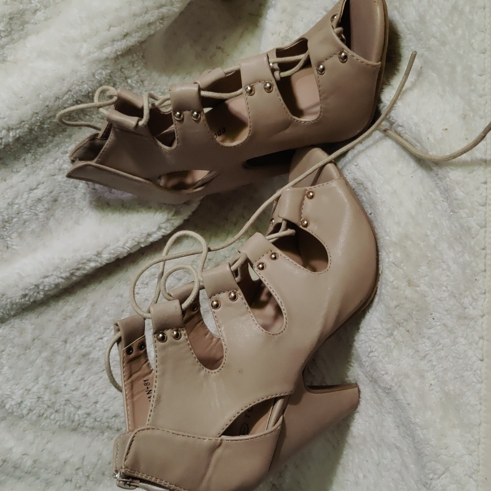 Woman Shoe